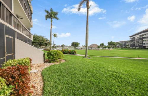 Walkout condo with beach access, pool and pickleball - Foto 64