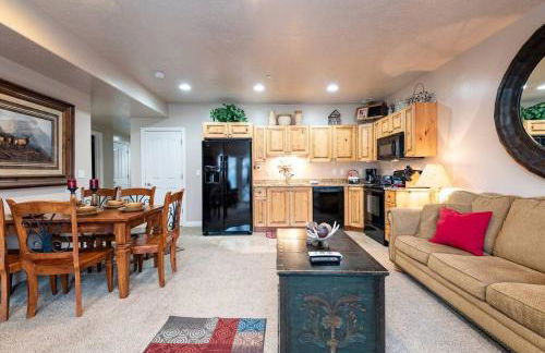 Lakeside Escape with Hot Tub - Foto 15