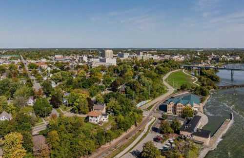 Family Downtown Mansion - Sleeps 13 - Foto 35