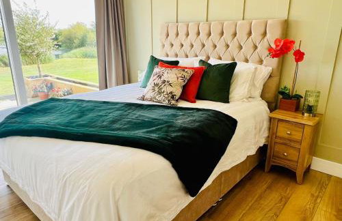 Phoenix Lodge - Luxury 2 ensuite bedrooms, lakeside views - Foto 19