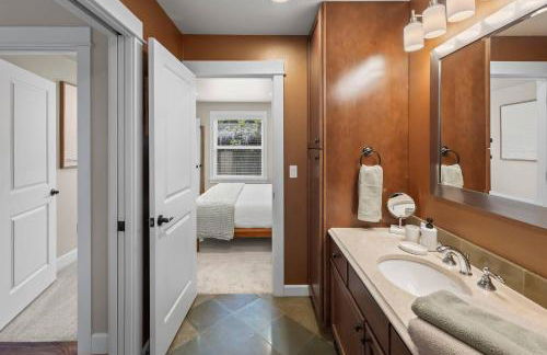 Escape to Gig Harbor’s Most Charming Hideaway - Foto 31