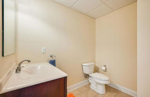 Pool and Furnished Patio Group Getaway in Hershey - Foto 35