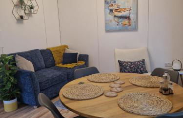 Ty Branwen- Luxury Woodland Lodge with Stunning Views - Photo 9