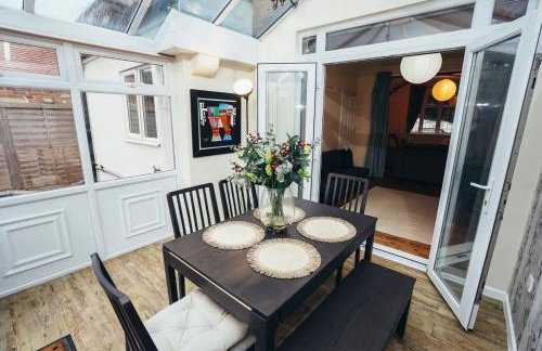 Huge 4 Bed Family Home in Derbyshire with Parking - Foto 33