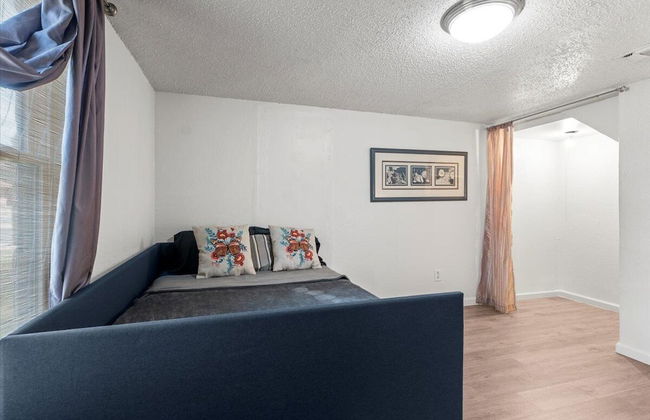 Oasis w Huge Pool & BBQ Patio - Photo 4