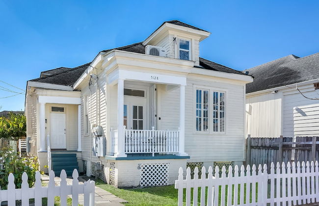 Uptown Spacious 4BD w Historic Charm - Foto 44