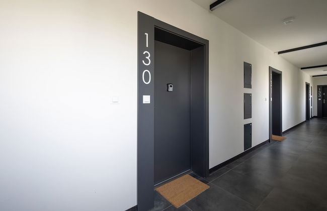 Modern Studio With Balcony by Renters - Photo 32