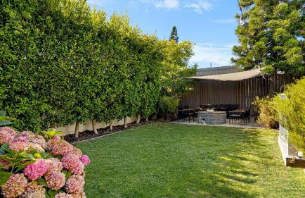 Luxe Backyard Oasis w/ Hot Tub Chic Design South Park Sanctuary - Foto 52