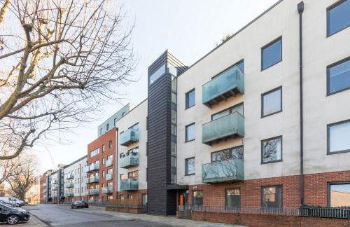 Luxury 2-bed Flat, Parking Near Tube and Emirates - Foto 54