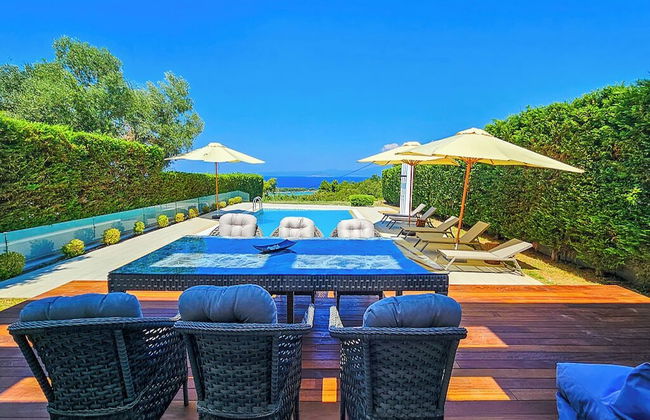 Luxurious 4-bedroom Villa With Private Pool in Kassandra, Halkidiki - Photo 39
