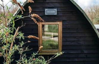 Robin Nest - Cosy Shepherd's Hut Hideaway - Photo 2
