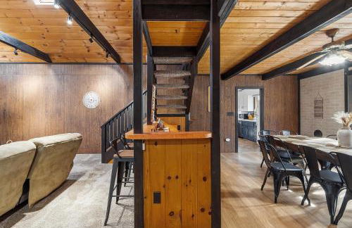 NEW! Woodland Retreat - Hot tub Game Room Firepit - Foto 25