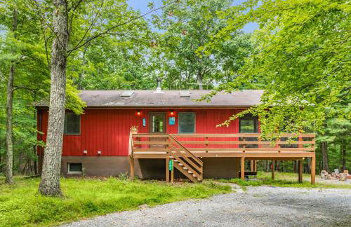 Cabin w hot tub & kayaks by river - Foto 35