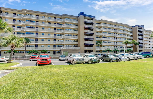Beach Condo Miles-long Views Sand and Sea, Access to Private Fishing Pier by RedAwning - Foto 35