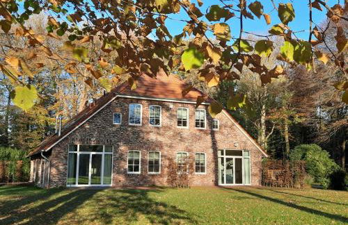 Forestry Chic Flat With Lake And Forest View - Photo 27