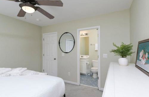 Cozy 2BR Home Near Ft Jackson - Photo 41