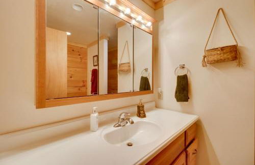 Virginia Mountain Cabin with Decks and Fireplaces - Foto 13