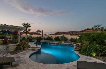 Spectacular Hilltop Home W/resort Like Backyard! - Foto 126