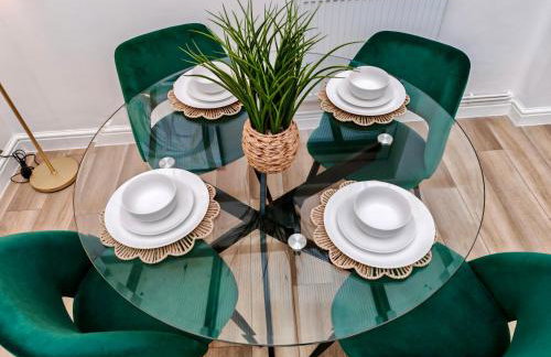 2-Bed Apartment - For Contractors & Business Travellers - Long Stays Welcome - Photo 45