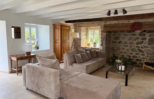 Maison de campagne, 136 M2, 4 pers, grande pièce de vie, 2 chambres, 2 salons, Cantal - Photo 3