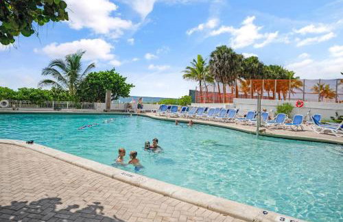 Spacious Beach Retreat | Oceanfront Pool & Tiki - Foto 42