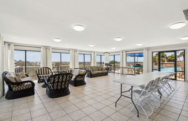 Beach Condo Miles-long Views Sand and Sea, Access to Private Fishing Pier by RedAwning - Foto 17