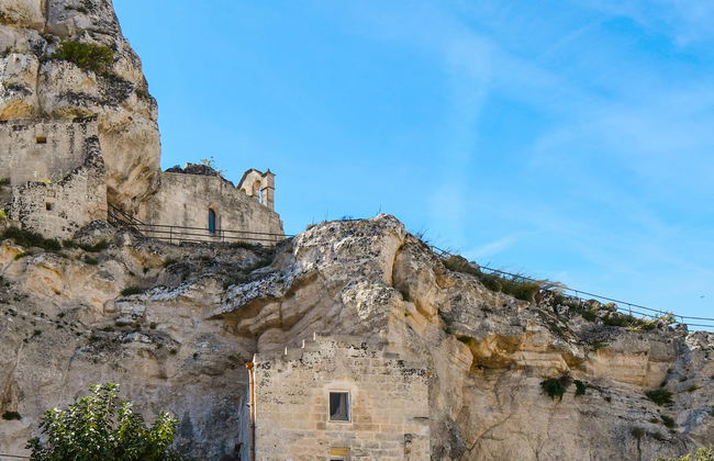 Cementerio lombardo, iglesia de Santa María de Idris y casa cueva - Foto 1