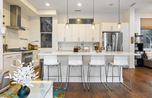 Chic Silver Lake Oasis with Breathtaking City Skyline Views, Private Rooftop & Garage - Foto 4