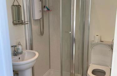 A Cotswold Cabin with Great Views and a Hot Tub - Foto 5