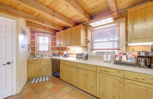 True Log Cabin with Game Room, Year-Round Views - Foto 11