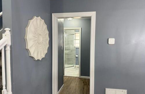 Stylish Remodeled 23 Large beds Near Elvis Presley - Foto 45