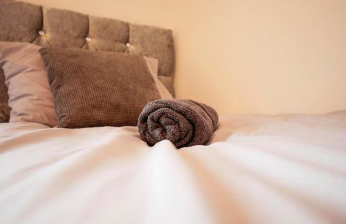 Dixon House, Sleeps 6, Free Parking, Long or Short Stays - by NMB Property - Photo 28