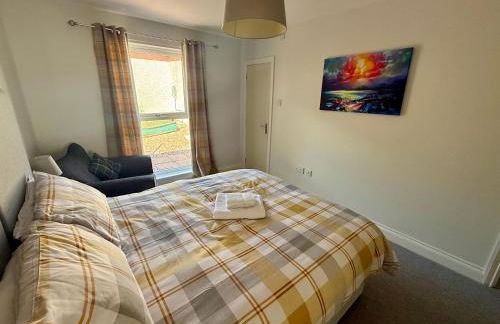 Modern Coastal Retreat, 5-Bedroom, 4-Bathroom Home, with Parking in Portsoy - Foto 15