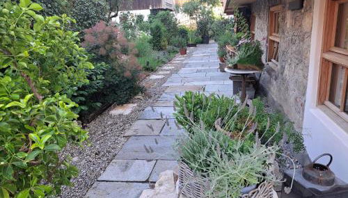 Exklusives STALL-LOFT "ZUM PULVERER" - Naturdesign hinter historischen Mauern - AusZeit für 2 inmitten des Isarwinkels - Foto 3, Garden view