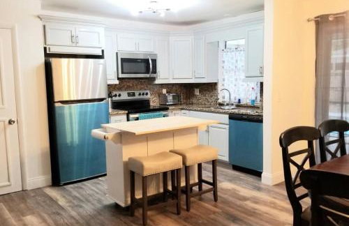 Whole House+Renovated+Pool+Lanai+BBQ+Close to All - Foto 21