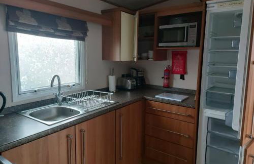 Cosy Caravan With Side Decking At Felixstowe Beach Holiday Park Ref 55012Sw - Foto 5