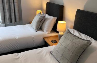 Sparkling Space - Twin or King Beds - Photo 25