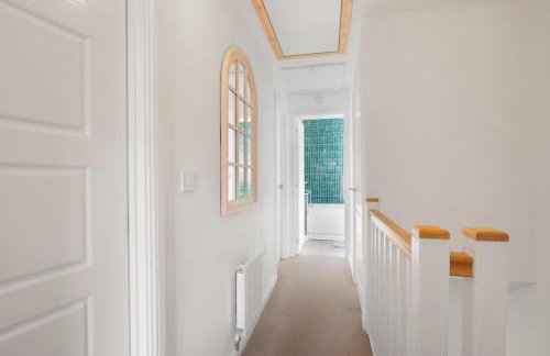 Newcastle Spacious 3-bedroom Semi-detached House with Parking, Sleeps 8, by URBAN PINNACLE STAYS - Foto 26