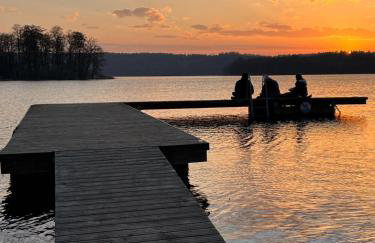 Leszczynowy domek nad jeziorem - Foto 8