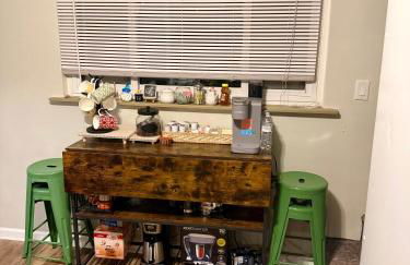 Cozy Cabin Vibe in the City - Foto 18