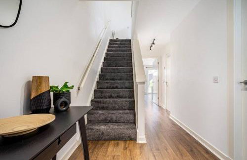 Bright, modern 2 bedroom house with free parking! - Foto 11