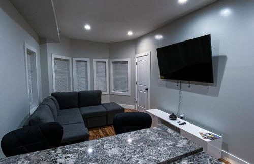 Modern 3BR Walk to Subway 2 Min to LOGAN Airport - Foto 2