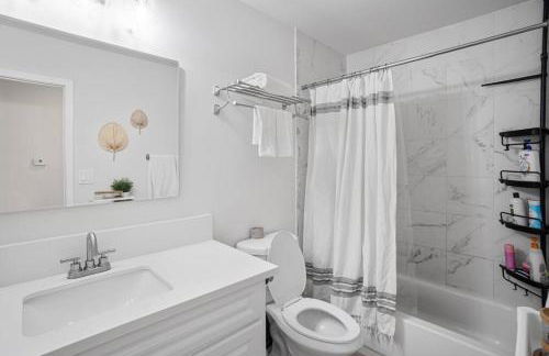 15 min to JT Park Hot Tub Cute Design Full Kitchen - Foto 25