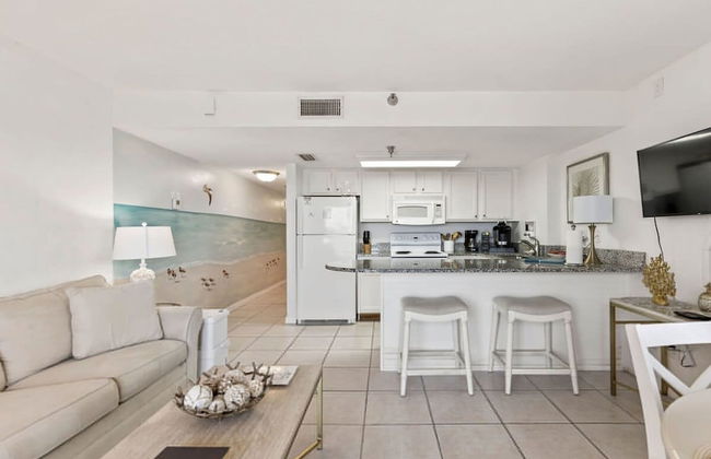 Top Floor Oceanfront Condo w Pool Beach Access - Foto 8