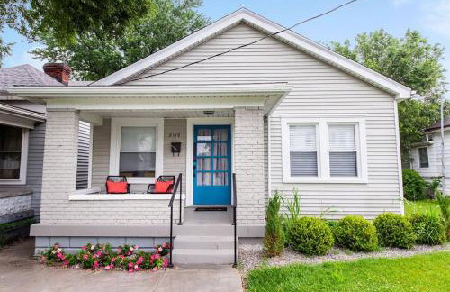 2BR Haven: Remodeled Gem! - Foto 39