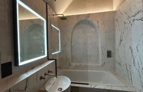 2 Cruck Cottage, Cowbridge - Photo 23