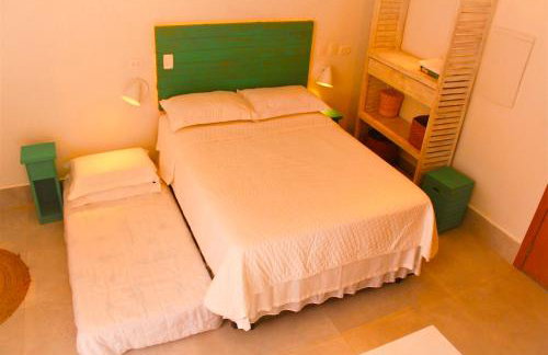 Casa d'Aroeira Residencial Boutique - Centro de Juqueí - Perto de Tudo - 2 quadras do Mar - Serviço de Praia - Roupa de Cama 600 fios algodão Egípcio - Tudo Novo - Estacionamento Interno - Cozinha - Consulte unidades com Ofurô Hidro e Cromoterapia - Foto 34