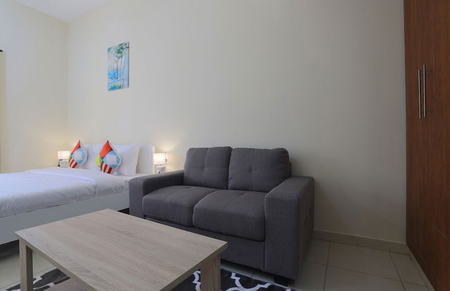 OYO 264 Home Cordoba Palace 607 Studio - Photo 3