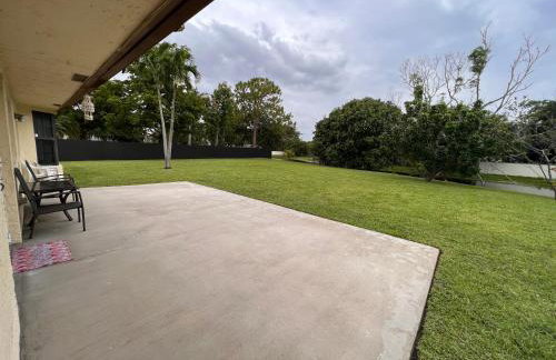 Entire Single Family home 3 bed 2 bath in water front big cozy back yard view - Foto 21