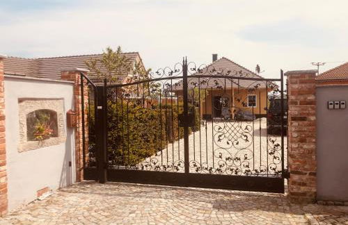 Altes Gewölbe mit Sauna und Whirlpool im Außenbereich - Foto 6